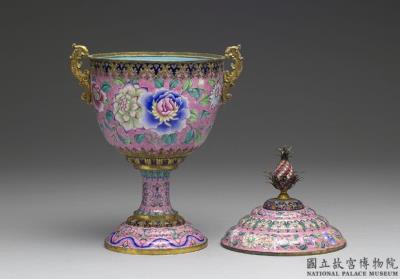 图片[2]-Painted enamel covered stem cup with floral decor, Qing dynasty, Qianlong reign (1736-1795)-China Archive